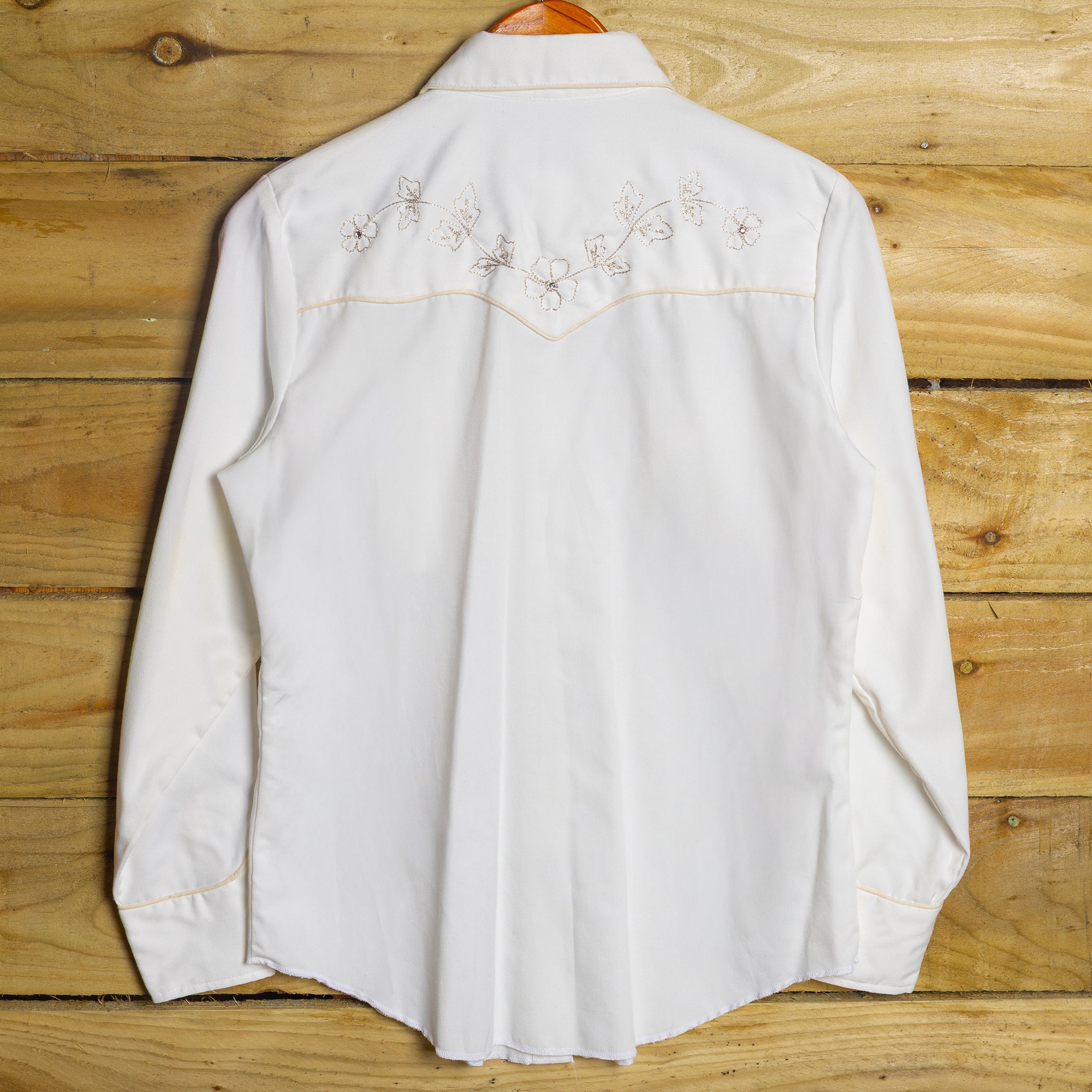 Vintage California Ranchwear Women's White Rayon Embroidered Cowboy Shirt with Pearl Snaps - Size Medium