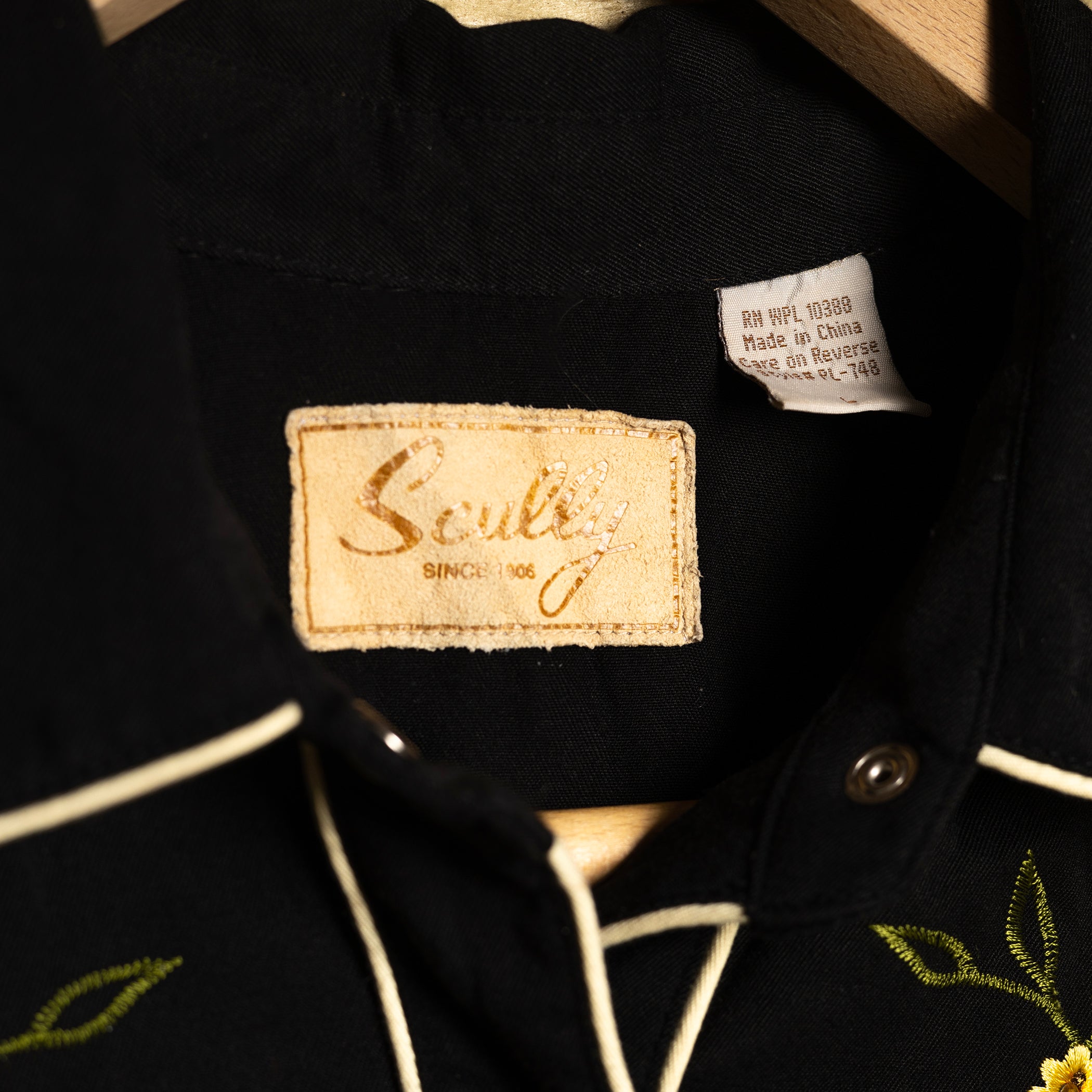 Scully Western Flower Embroidered Black Cowboy Shirt L