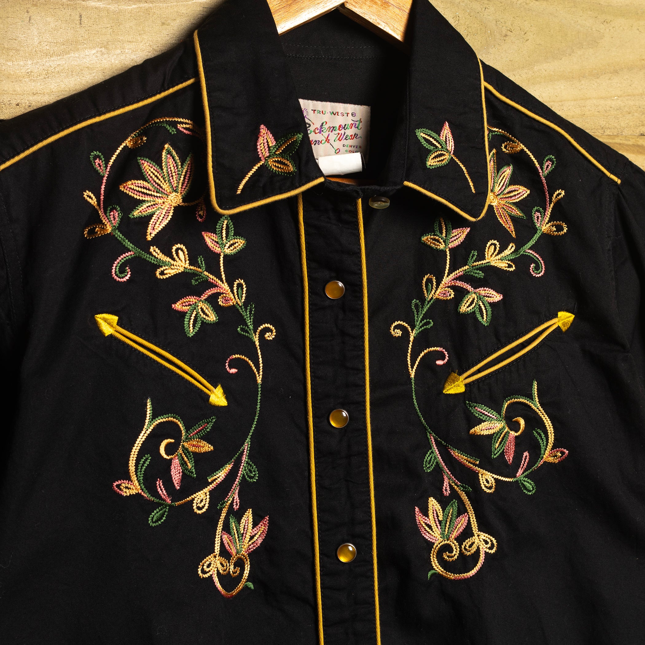 Rockmount Ranch Wear Floral Embroidered Black Cowgirl Shirt — Pearl Snaps | Women's M