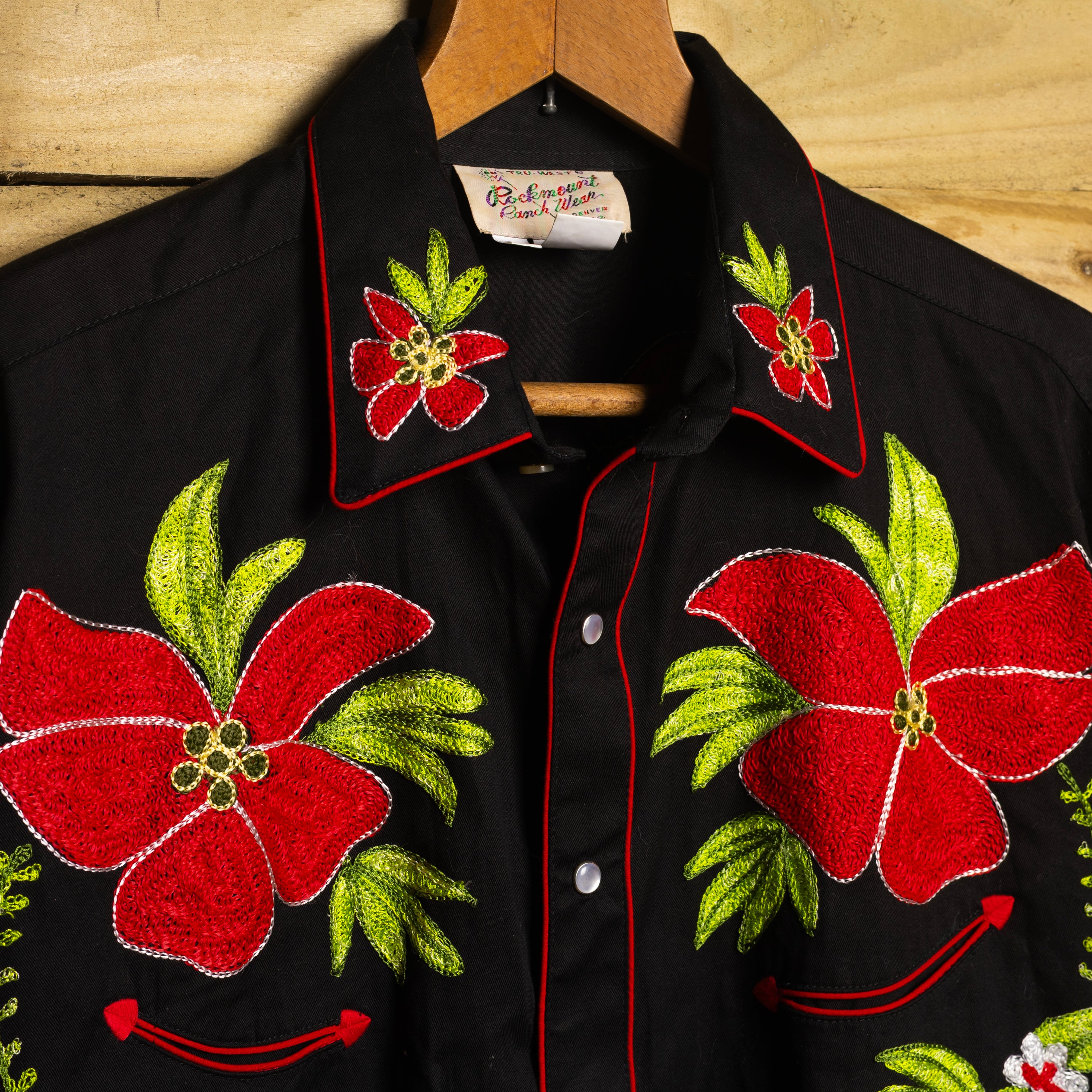 Rockmount Ranch Wear Vintage Black Rose Floral Embroidered Pearl Snap Western Shirt — Size XL