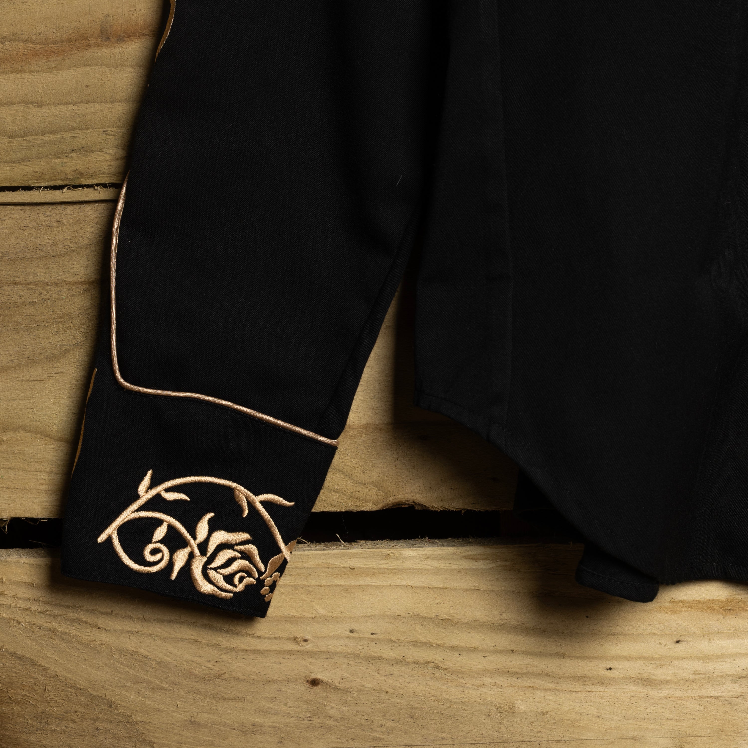 Scully Western Wear Vintage Black & Rose Gold Embroidered Pearl Snap Cowgirl Shirt — Size M
