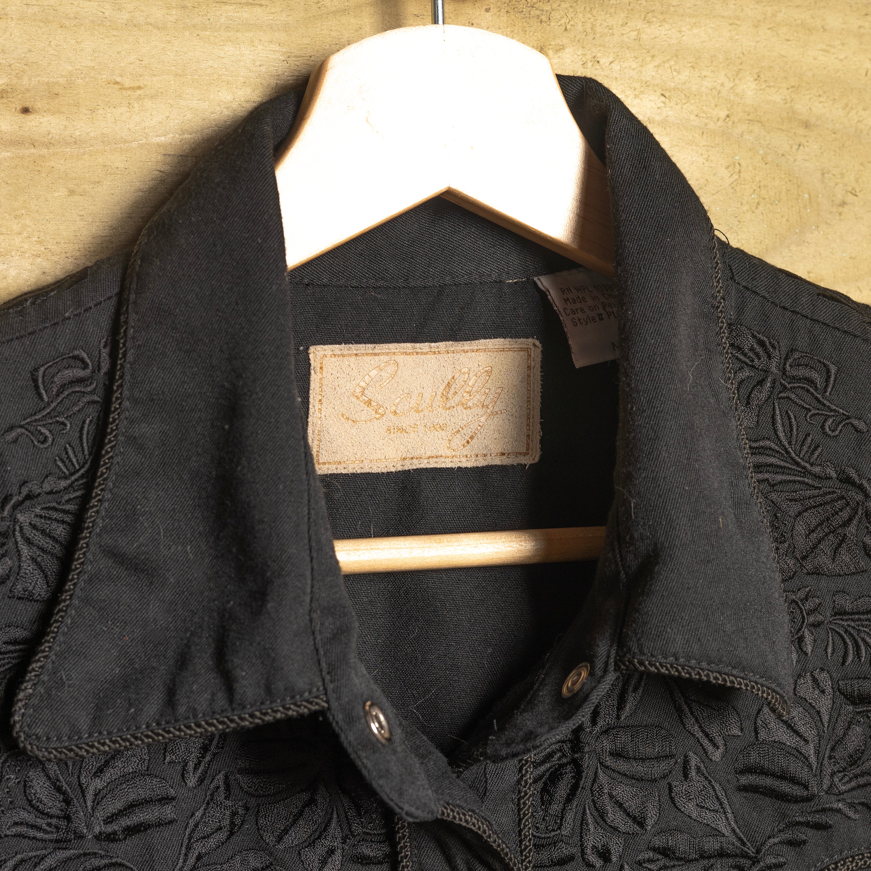 Scully Vintage Black Floral Embroidered Women's Western Shirt – Pearl Snaps – M (12–14)