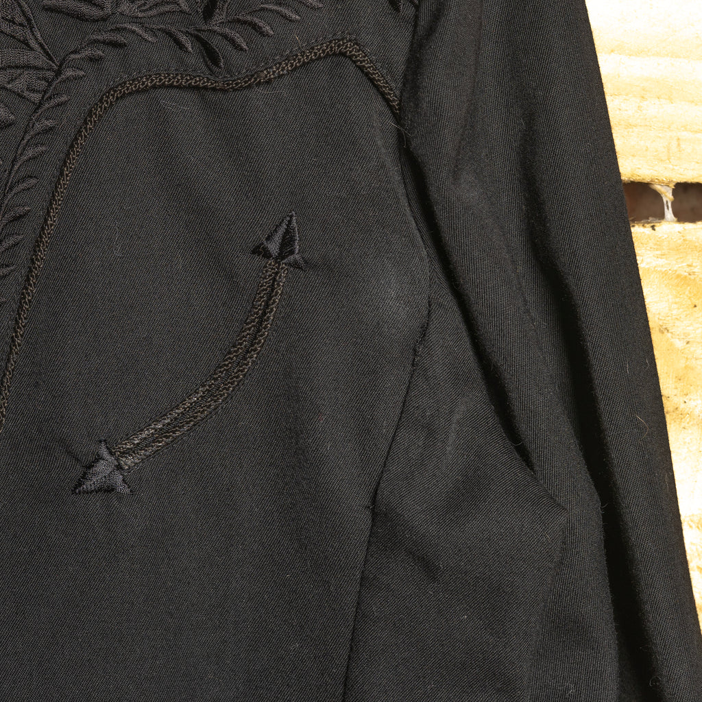 Scully Vintage Black Floral Embroidered Women's Western Shirt – Pearl Snaps – M (12–14)