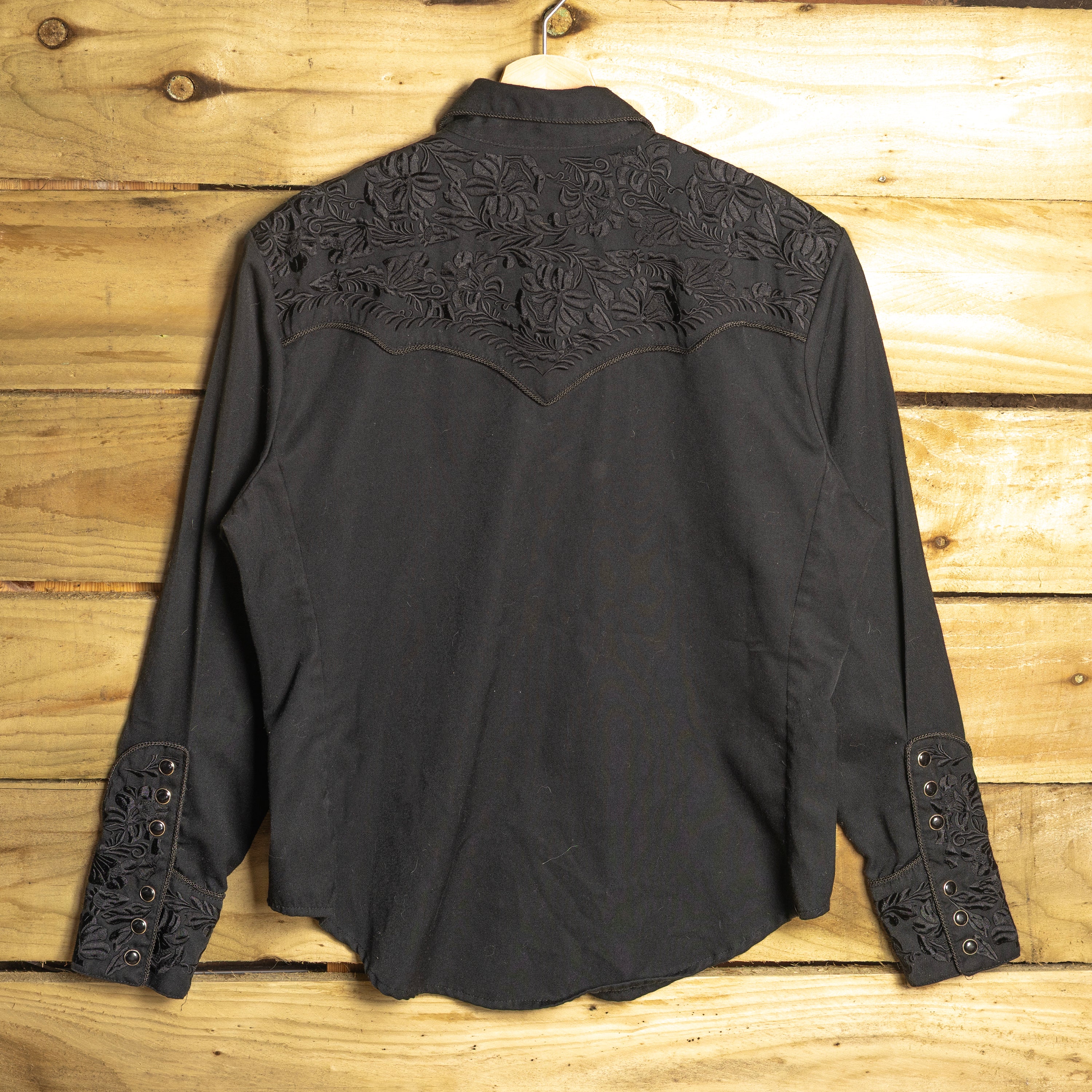Scully Vintage Black Floral Embroidered Women's Western Shirt – Pearl Snaps – M (12–14)