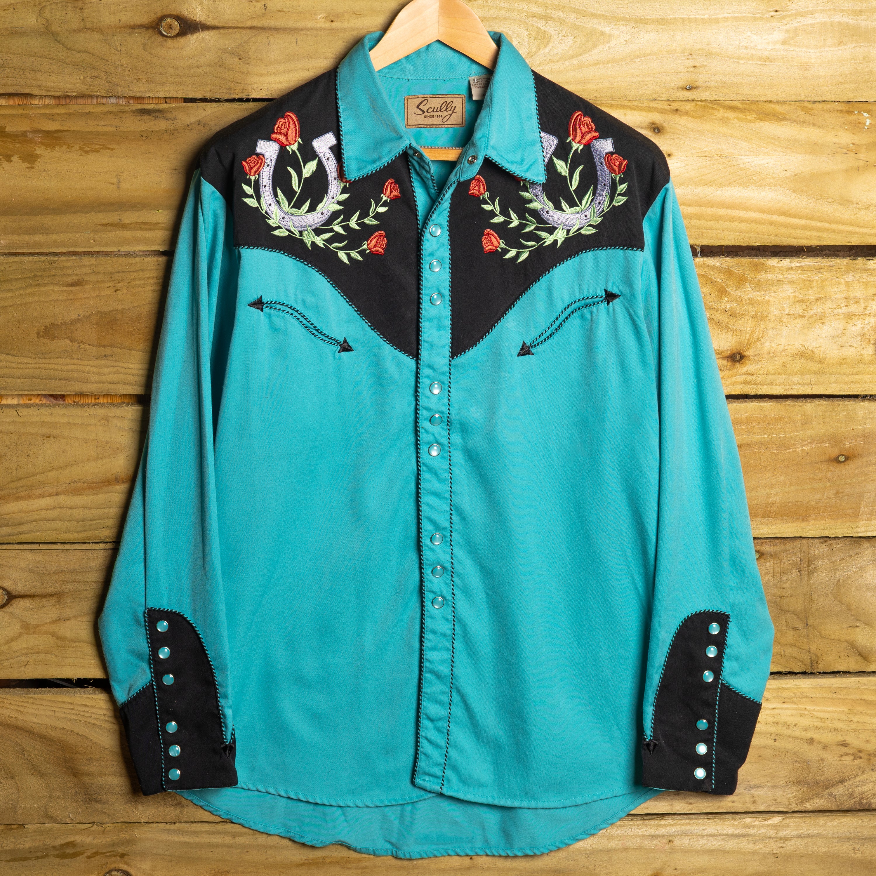 Scully Vintage Black & Blue Floral Embroidered Western Shirt – Pearl Snaps – Smile Pockets – M