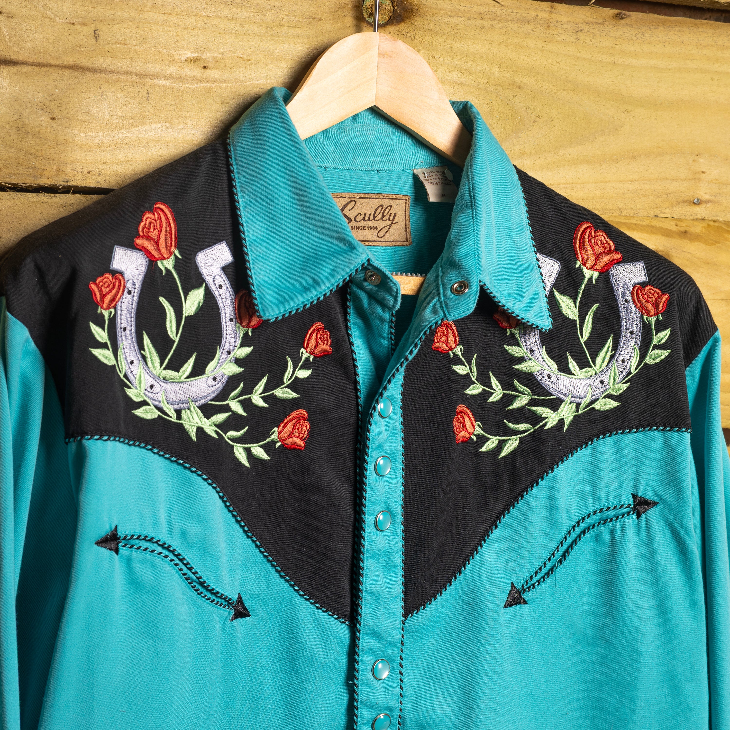 Scully Vintage Black & Blue Floral Embroidered Western Shirt – Pearl Snaps – Smile Pockets – M