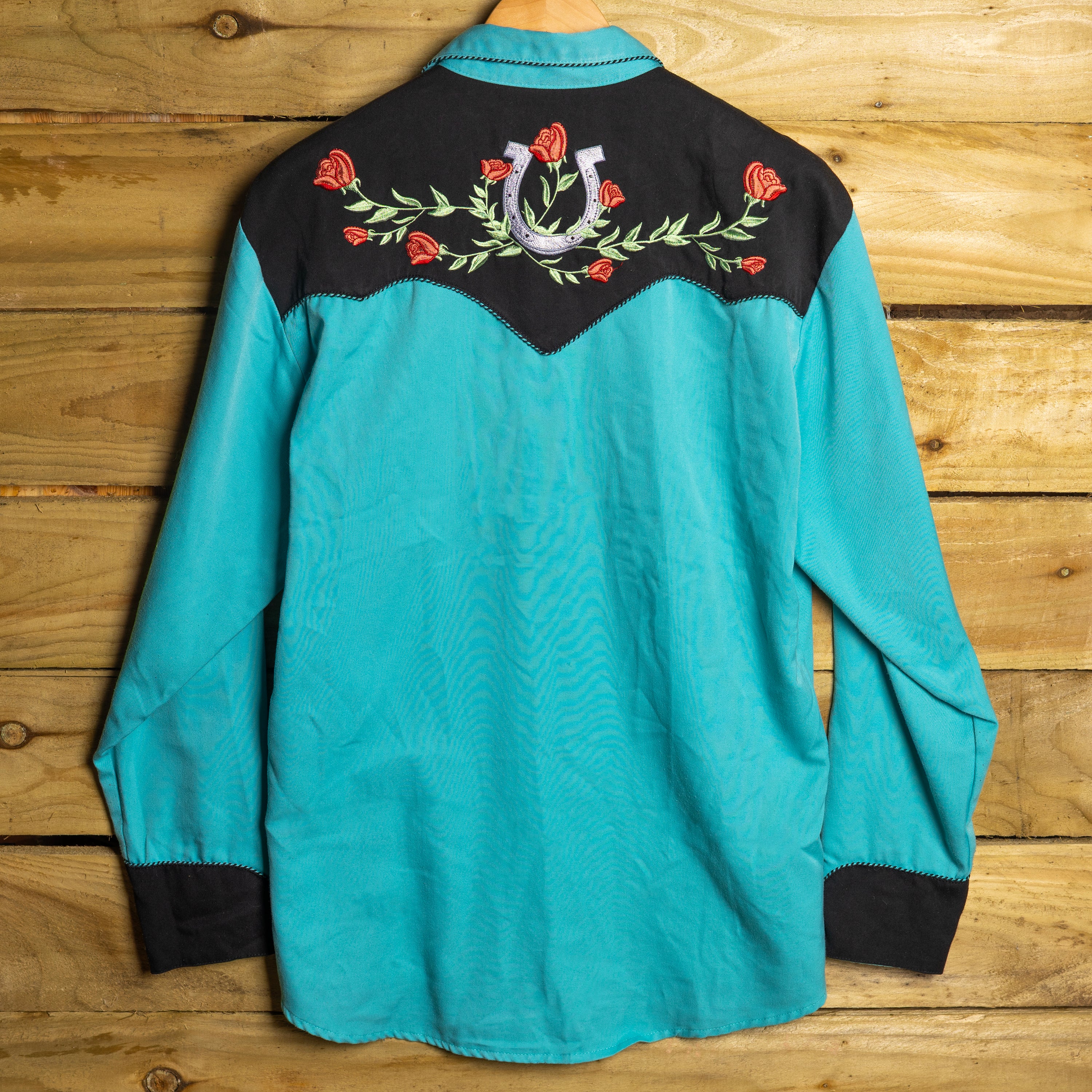 Scully Vintage Black & Blue Floral Embroidered Western Shirt – Pearl Snaps – Smile Pockets – M