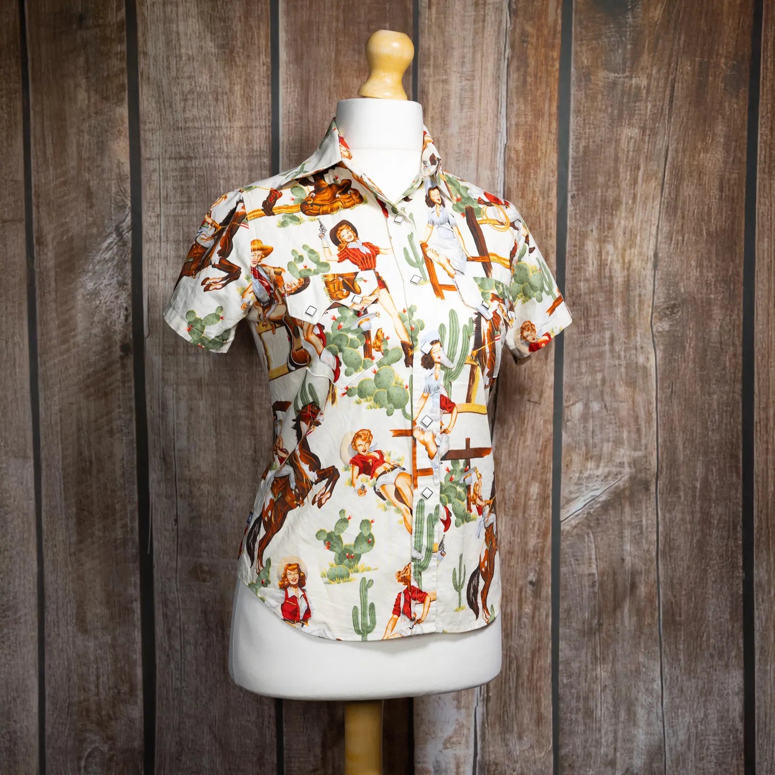 Rockmount Ranch Wear Cowgirl Print Shirt S / 8